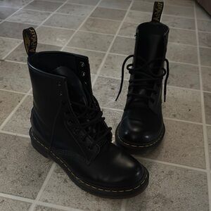 Dr. Martens 1460 8-eye boot